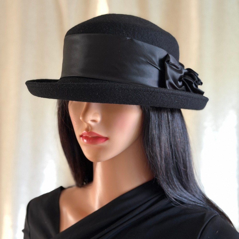 Vtg 90s Amanda Smith Black 100% Wool Felt Cloche Hat Satin Ribbon Rosette Italy